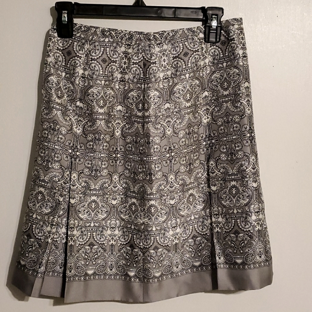Ann Taylor Gray Patterned Skirt